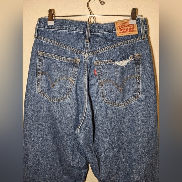 Levi's high-waisted mom jean - Picture 7 of 9